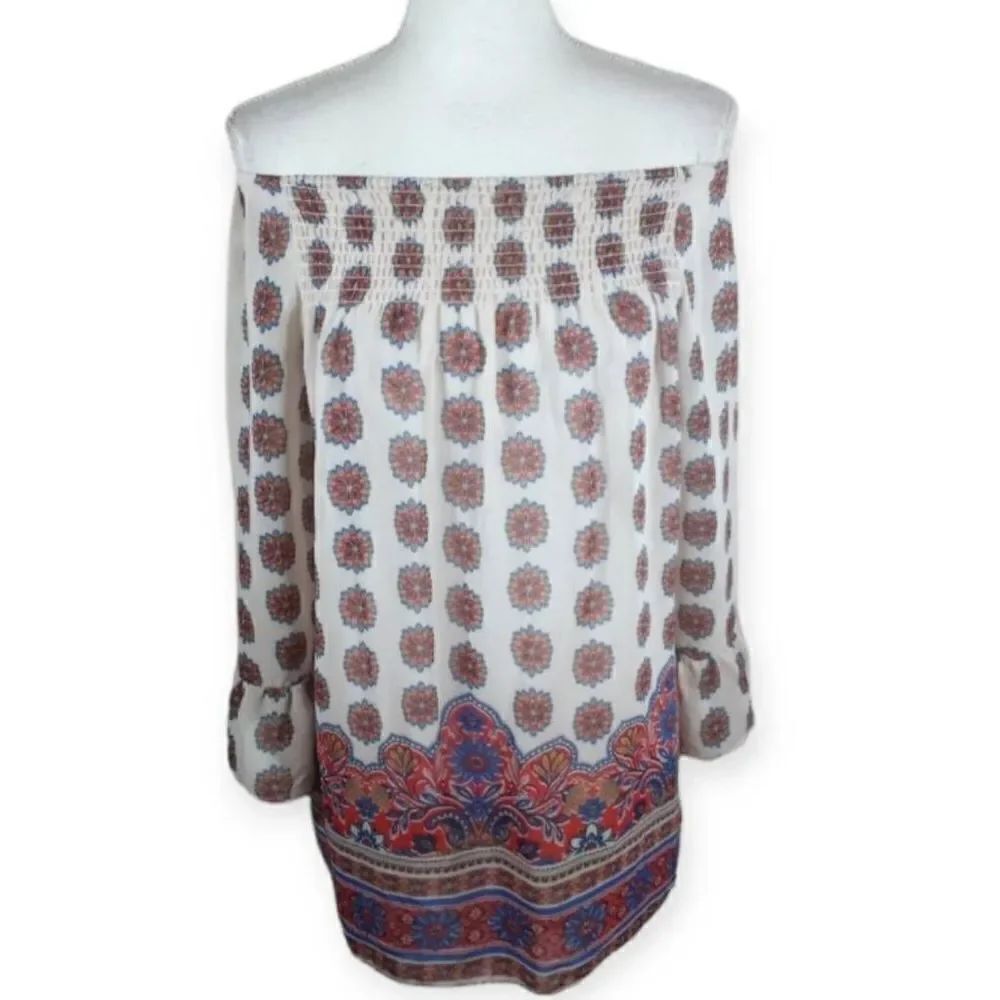 BOHO-INSPIRED OFF-THE-SHOULDER WHITE, BLUE, RED FLORAL BLOUSE SZ.M/L EUC.